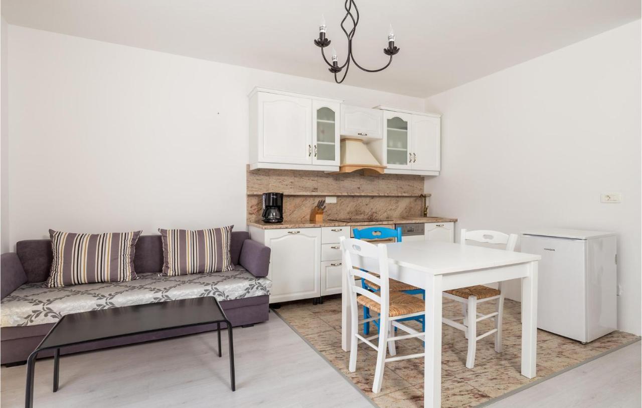 1 Bedroom Gorgeous Apartment In Mošćenička Draga Zewnętrze zdjęcie