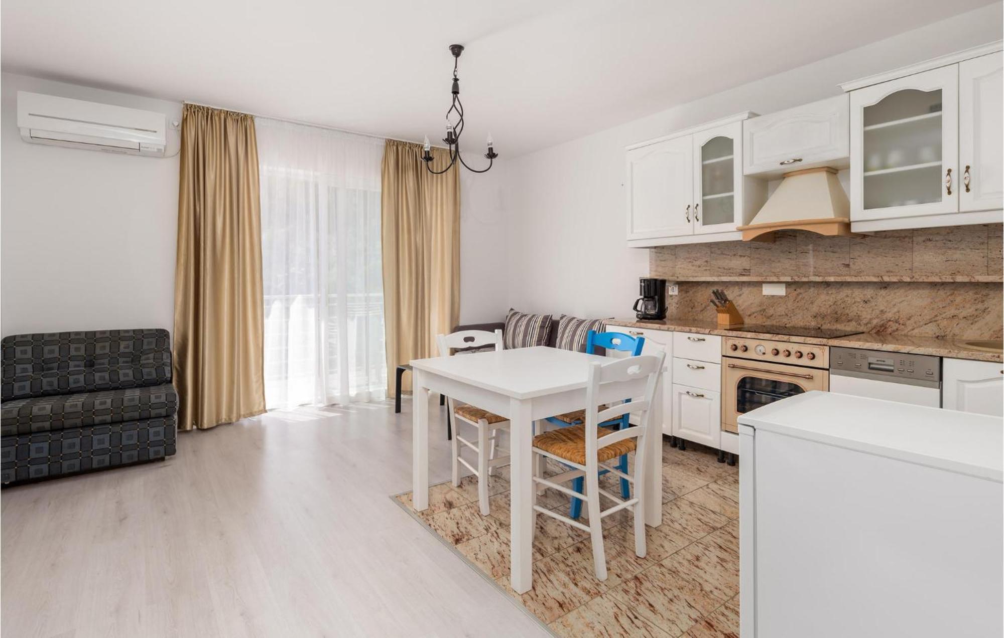 1 Bedroom Gorgeous Apartment In Mošćenička Draga Zewnętrze zdjęcie